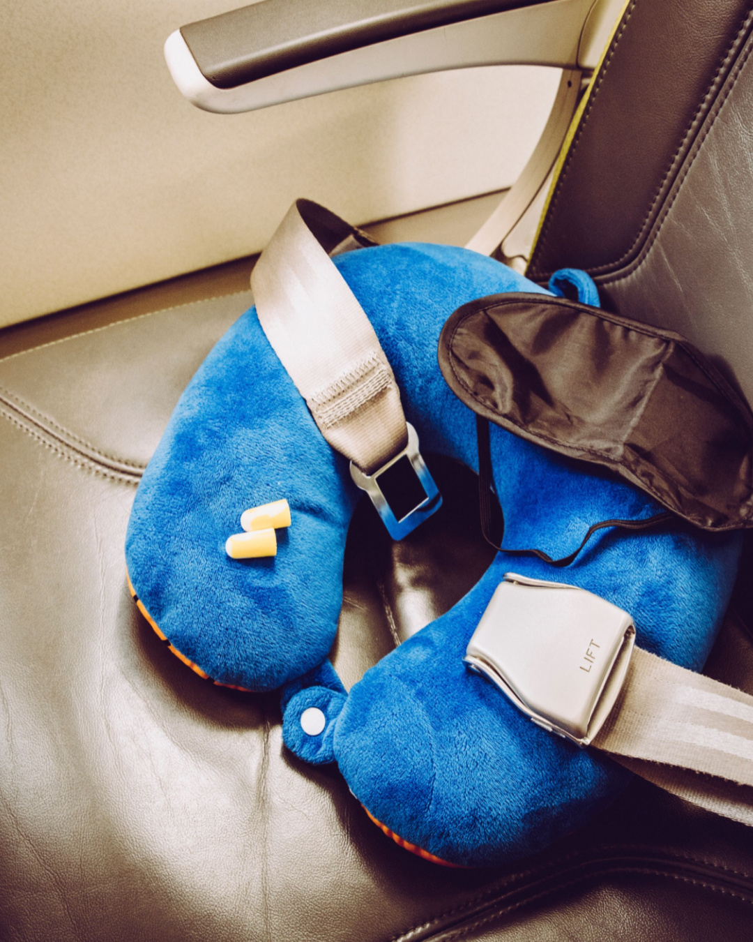 15-tips-to-surviving-long-flights-things-to-do-what-to-bring